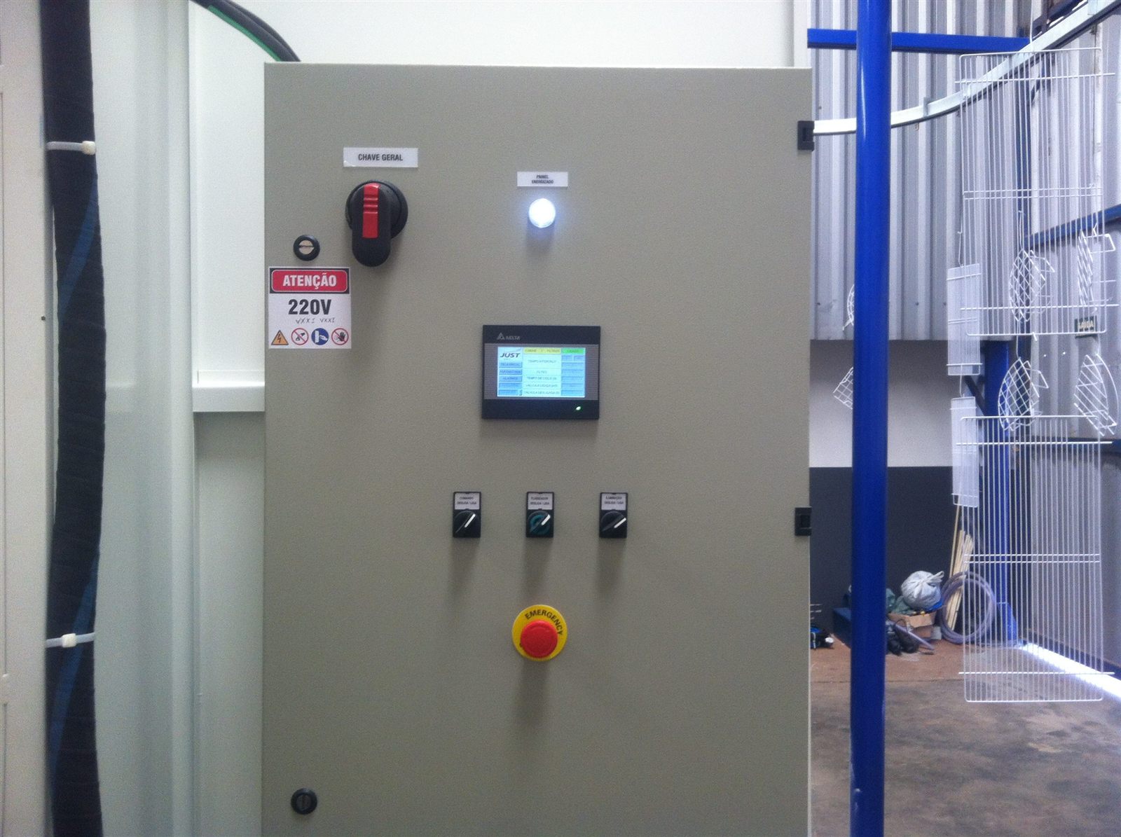 Quadro de comando metálico para aplicação industrial