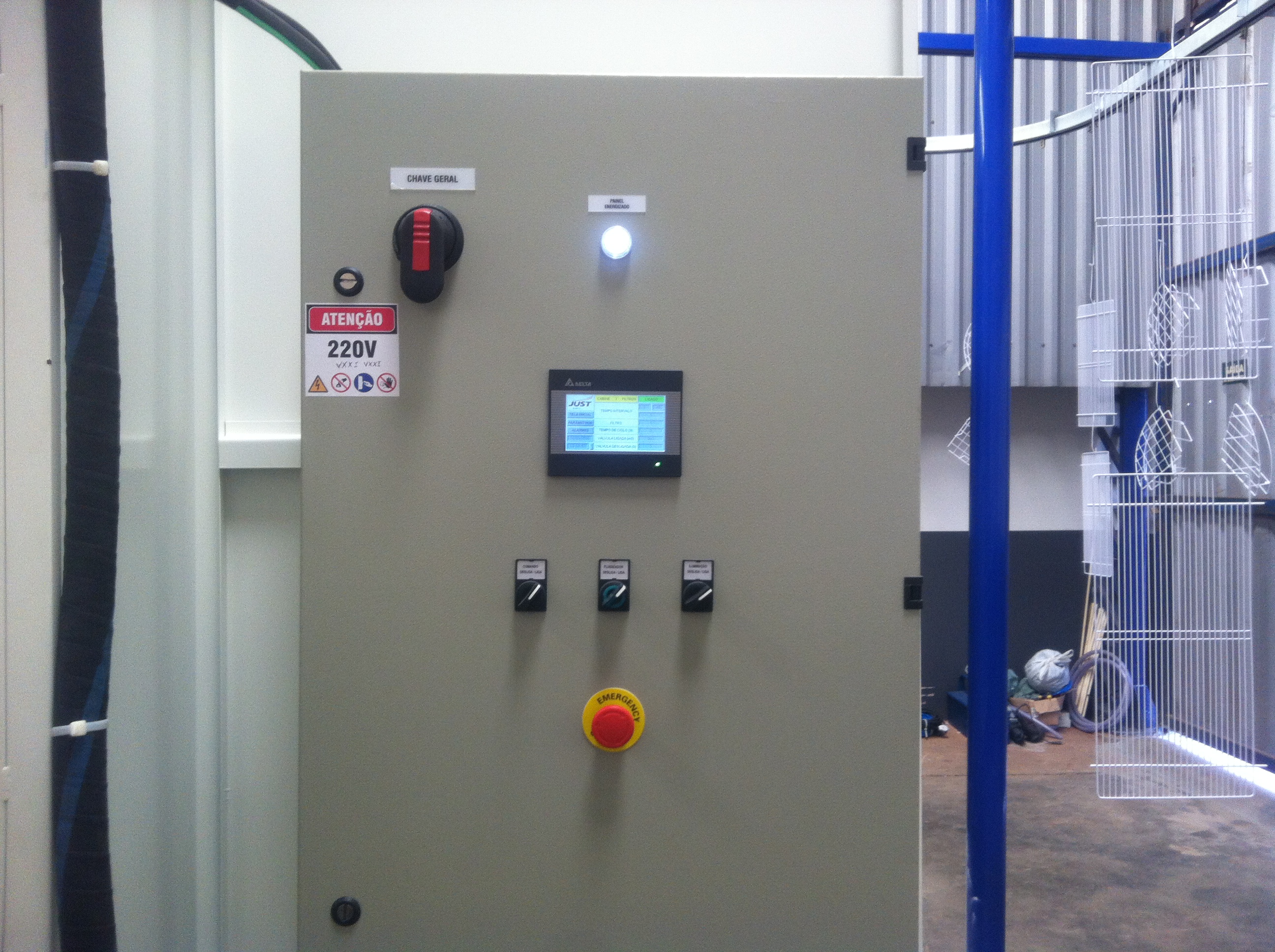 Quadro de comando metálico para aplicação industrial
